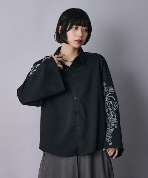 Ellno Loset（エルノロゼット） シャツ フレアスリーブフラワー刺繍