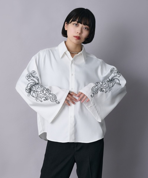 Ellno Loset（エルノロゼット） シャツ フレアスリーブフラワー刺繍