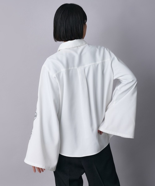 Ellno Loset（エルノロゼット） シャツ フレアスリーブフラワー刺繍 