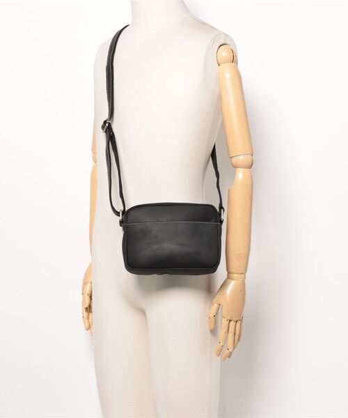 ショルダーバッグ 「 NiiNa homme / ニーナオム 」高品質牛革 スクエア