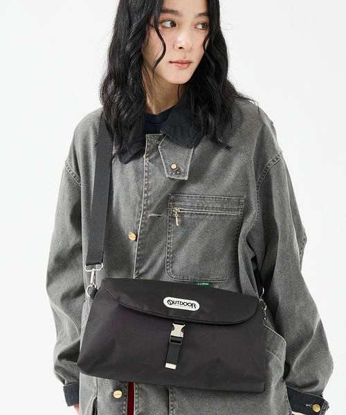 A.P.C. アーペーセー BETTY ベティ　ショルダーバッグ　黒 Betty バッグ｜バッグ｜A.P.C. | アーペーセー日本公式オンラインストア
