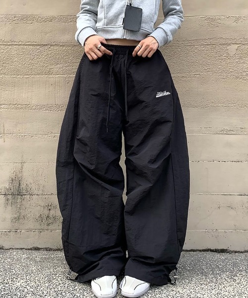 SHEENA（シーナ） ワイドパンツ カーゴパンツ 刺しゅうロゴ裾ドロスト
