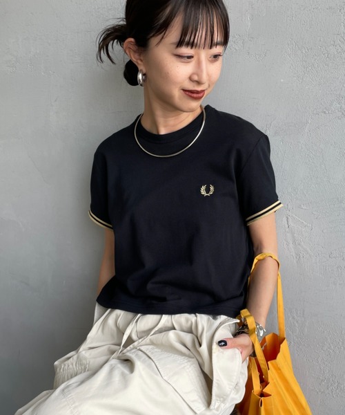 tシャツ 「FRED PERRY/フレッドペリー」 ワンポイントロゴ刺繍 クロップド丈Tシャツ レディースの画像