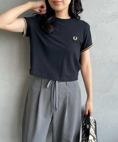 tシャツ 「FRED PERRY/フレッドペリー」 ワンポイントロゴ刺繍 クロップド丈Tシャツ レディースの画像