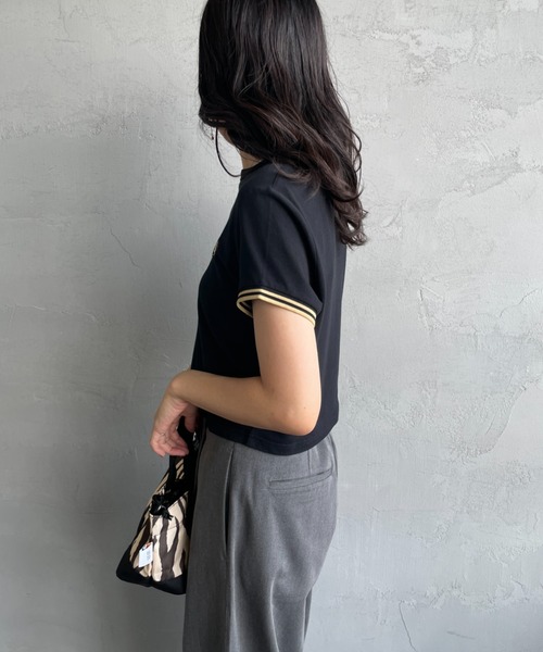 tシャツ 「FRED PERRY/フレッドペリー」 ワンポイントロゴ刺繍 クロップド丈Tシャツ レディースの画像