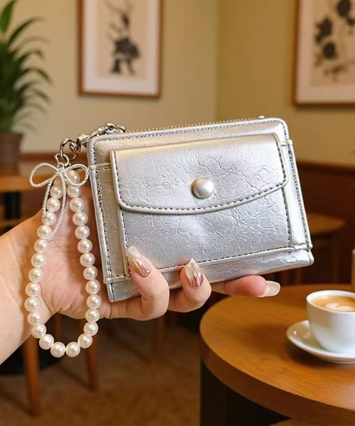 お財布★チャーム付き 国内発【CELINE】トリオンフチャーム付♪ジップ/二つ折り財布 (CELINE