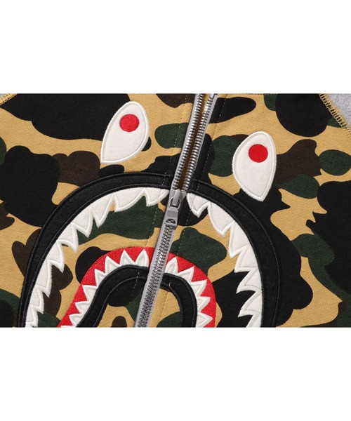 A BATHING APE（アベイシングエイプ） パーカー 1ST CAMO SHARK PATCH