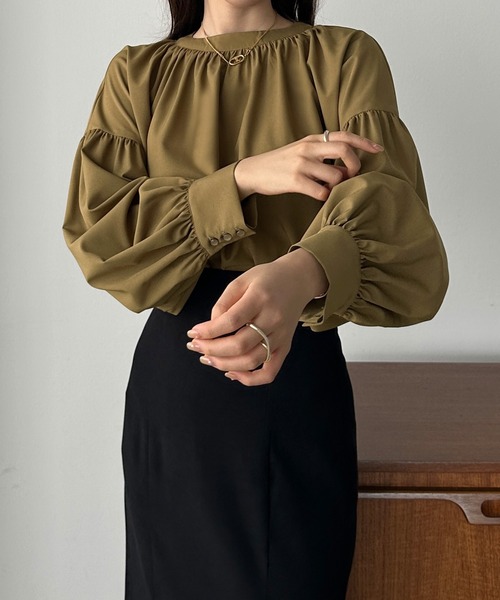 Louere（ルエレ） ブラウス シャツ スタンドカラーギャザーブラウス