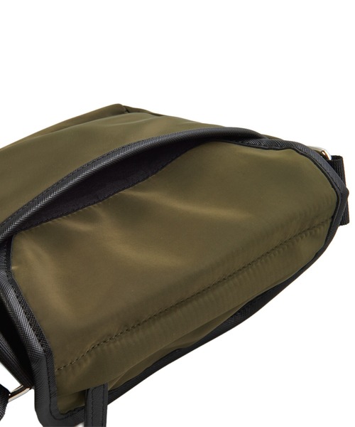 NO ID.（ノーアイディー） ショルダーバッグ 「NO ID.」Camera Bag