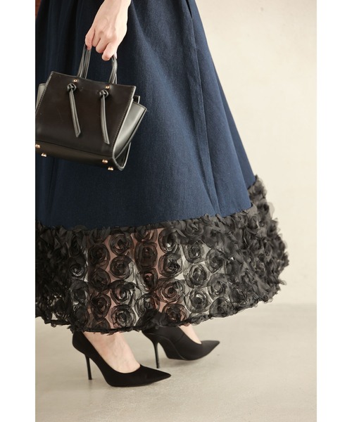 cawaii スカート 裾で広がる黒薔薇のデニム調ミディアムスカート