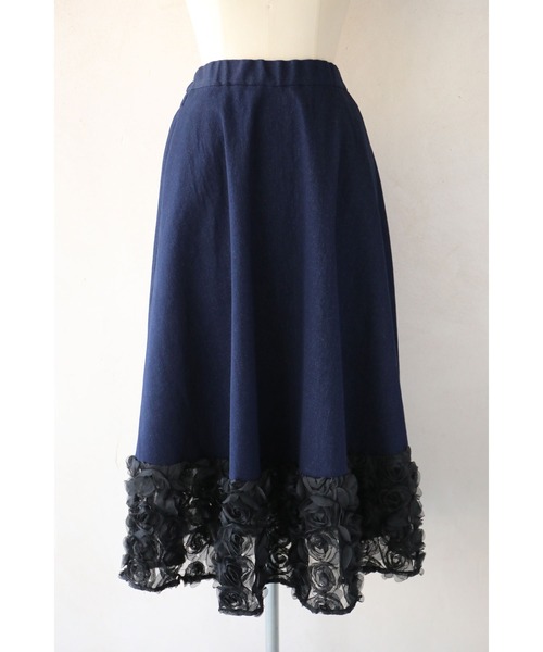 cawaii スカート 裾で広がる黒薔薇のデニム調ミディアムスカート
