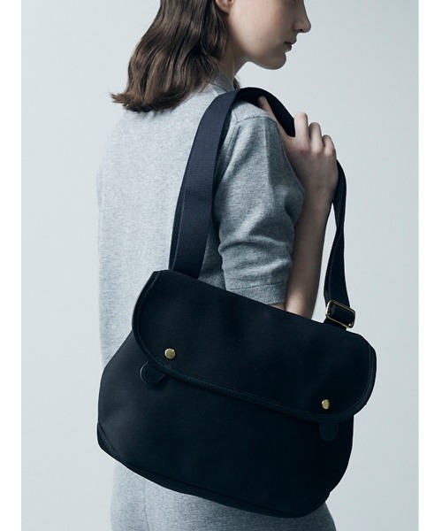 Bradyショルダーバッblack