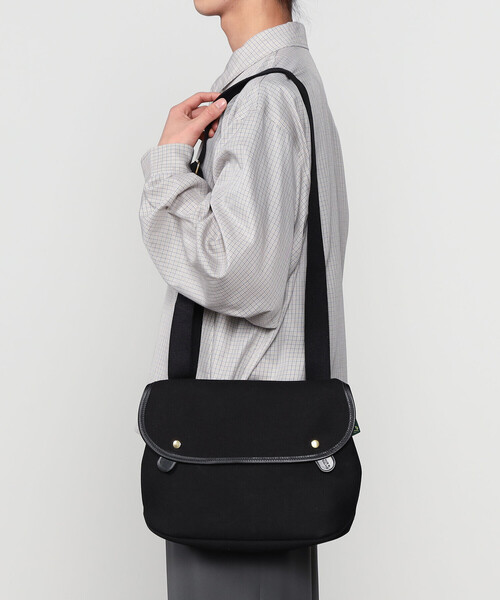 Bradyショルダーバッblack