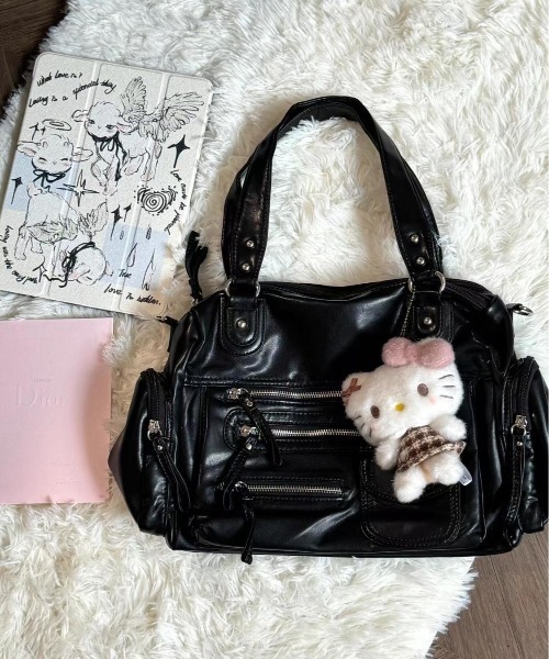 美品✨ヘルツ レザー 2ポケット チェストバッグ ボディバッグ ショルダー 黒 本革 チェストバッグ レザー ショルダーバッグ メンズ