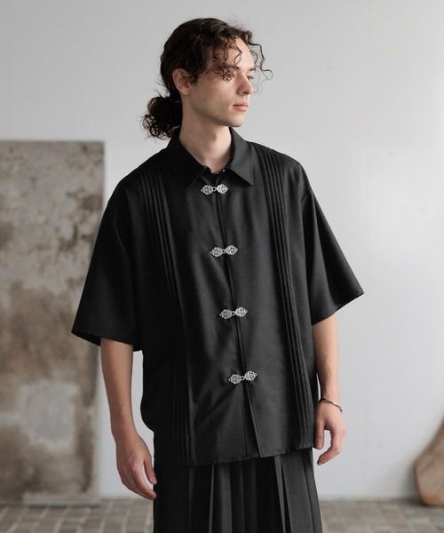 boohoo MAN★半袖 フェイクレザー プリーツ ボタン留め シャツ zz-M0111FBH641_14-1.jpg?1668671113