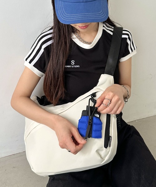 ノースフェイス 韓国限定 ヌプシショルダーバッグとヌプシベストキーリングのセット ノースフェイス 韓国限定 ヌプシショルダーバッグとヌプシベスト