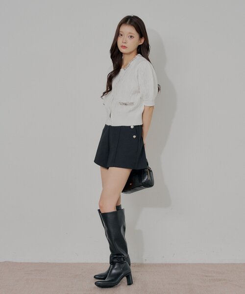 Chloé ボタン付き黒ショートパンツ Chico（チコ） パンツ 「2サイズ展開」金ボタンコンパクトショート