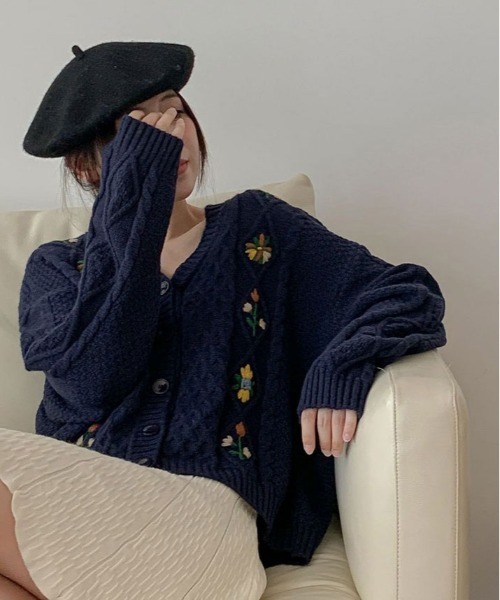 カーディガン 1枚で華やかコーデが完成。花刺繍 ケーブル ニット