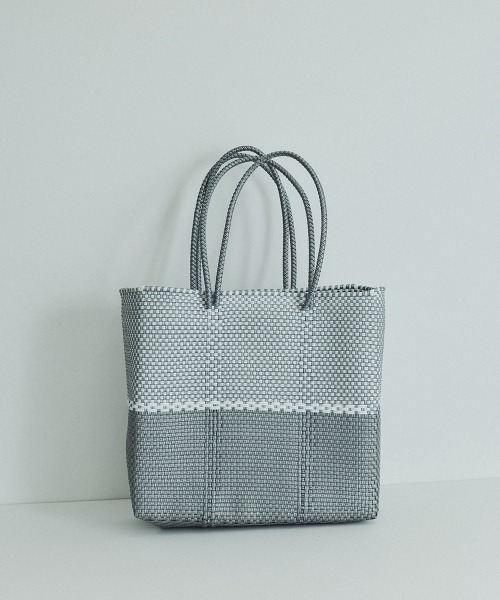 【美品】WOVEN ハンドバッグ かごバッグ メルカドバッグ バイカラー ブルー VICKY かごバッグ カゴバッグ ハンドメイドバイカラーメルカド