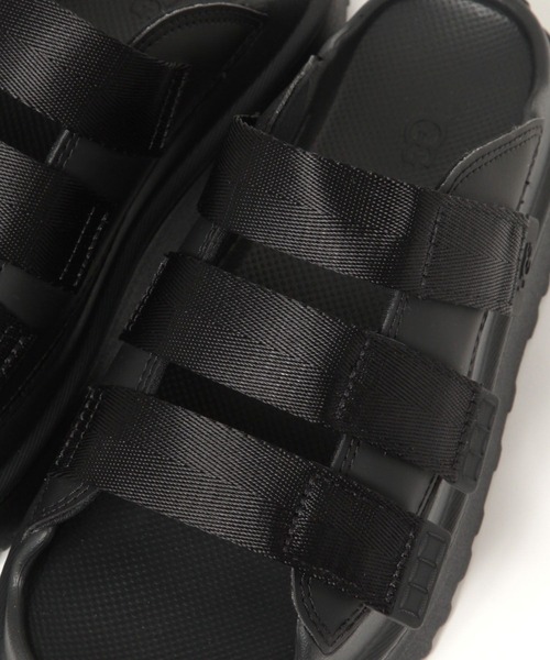 「UGG」 フラットサンダル SMALL ブラック レディースの画像