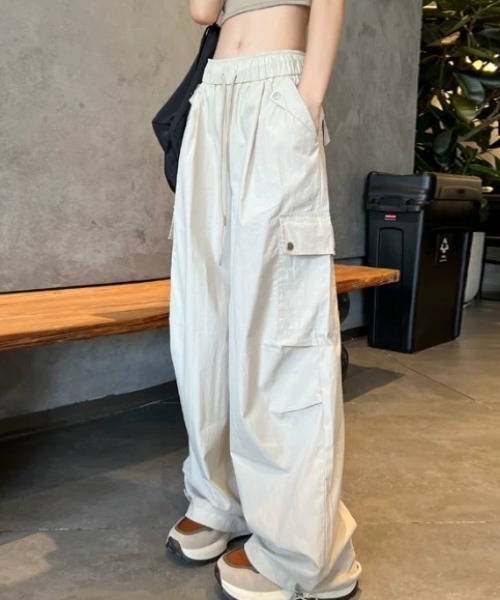 ampm（エーエムピーエム） カーゴパンツ 光沢シャカシャカカーゴパンツ