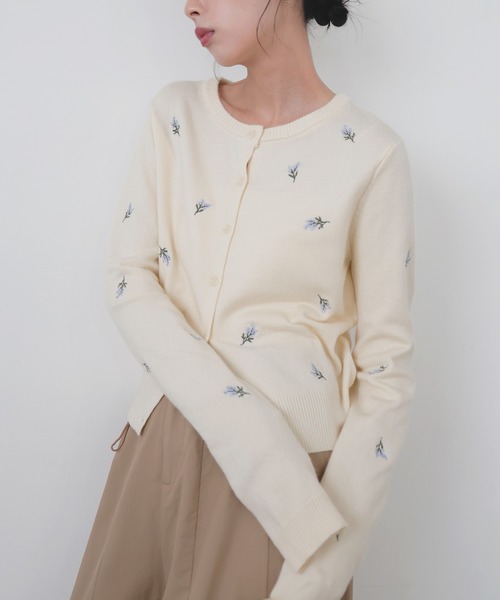 【レア】花柄刺繍ロングカーディガン 華やかな透け感で魅せる。大人のレイヤードを彩る「花柄刺繍レース