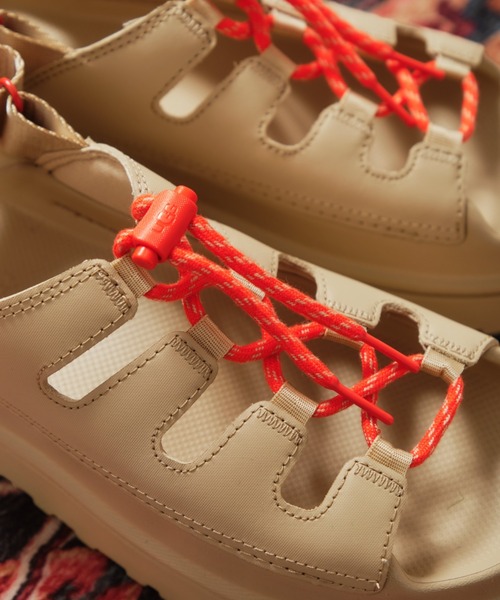 サンダル UGG W GOLDENGLOW TOGGLE / アグ ゴールデングロウ トグル レディースの画像