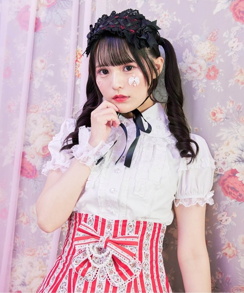 BODYLINE ブラウス シャツ 半袖 ハートパールボタンの半袖レースフリル