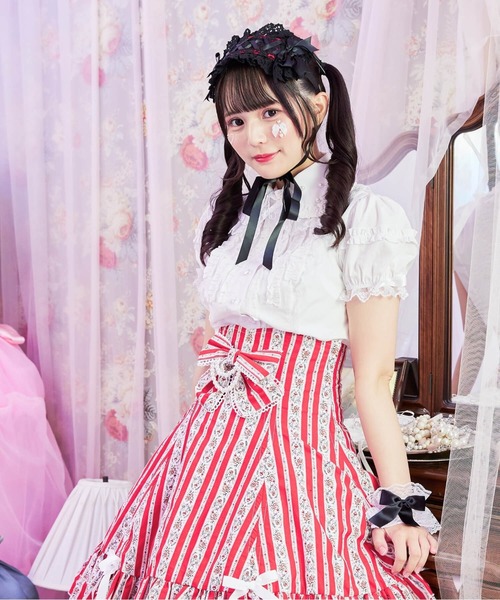BODYLINE ブラウス シャツ 半袖 ハートパールボタンの半袖レースフリル