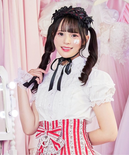 BODYLINE ブラウス シャツ 半袖 ハートパールボタンの半袖レースフリル