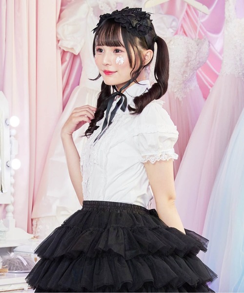BODYLINE ブラウス シャツ 半袖 ハートパールボタンの半袖レースフリル