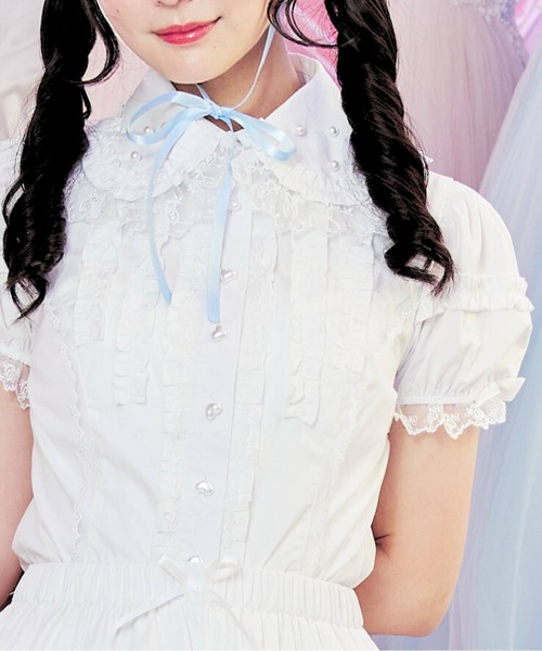 BODYLINE ブラウス シャツ 半袖 ハートパールボタンの半袖レースフリル 