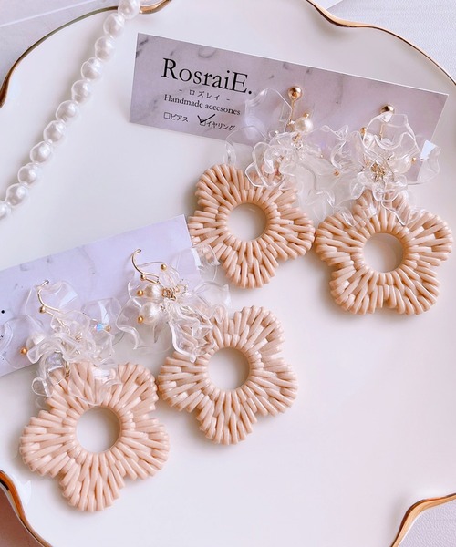 TONE ピアス 「RosraiE」フラワーラタン風 クリア花びら＆パール 