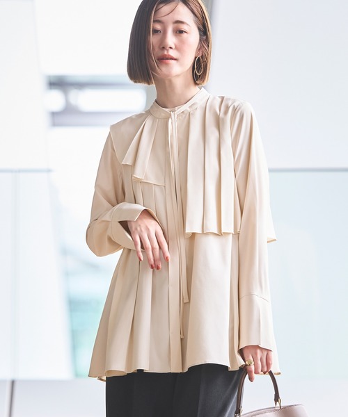 ブラウス シャツ 洗える ストレッチ 取り外し可能 ｜ アシンメトリープリーツケープ ブラウス ( ボウタイ 付 ) ｜ 長袖 体型カバー バンドカラ RUIRUE BOUTIQUE ブラウス シャツ 洗える ストレッチ 取り外し