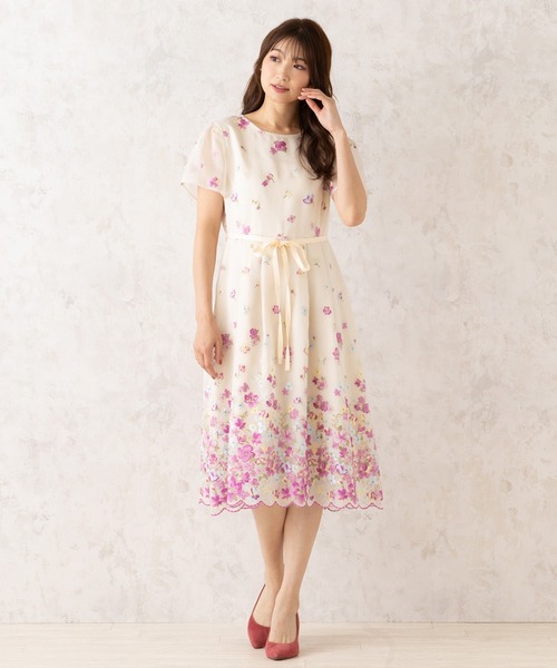 Rose Tiara（ローズティアラ） ワンピース 吹き上げフラワー刺繍