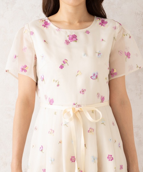 Rose Tiara（ローズティアラ） ワンピース 吹き上げフラワー刺繍