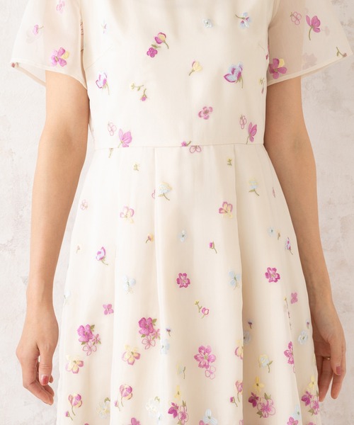 Rose Tiara（ローズティアラ） ワンピース 吹き上げフラワー刺繍