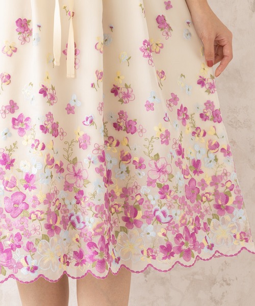 Rose Tiara（ローズティアラ） ワンピース 吹き上げフラワー刺繍