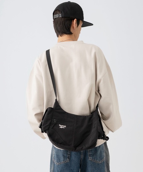 90s Reebok リーボック　メッセンジャーバック　ショルダーバック　y2k Reebok（リーボック） ショルダーバッグ 「EC別注」Reebok ロゴ入り