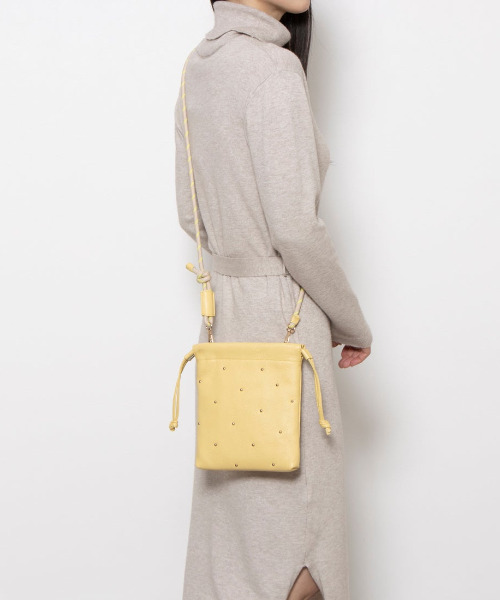 perche（ペルケ） ショルダーバッグ バッグ perche / 牛革スタッズ