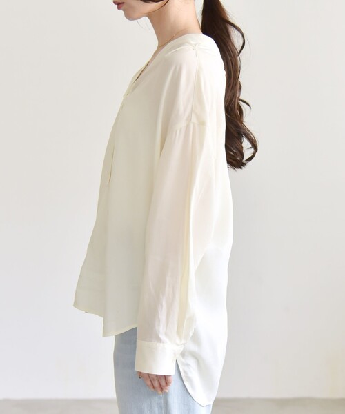 ブラウス シャツ quaranciel:「手洗い可能」Vネック バック ギャザー ブラウス レディース quaranciel:〈手洗い可能〉Vネック バック ギャザー ブラウス