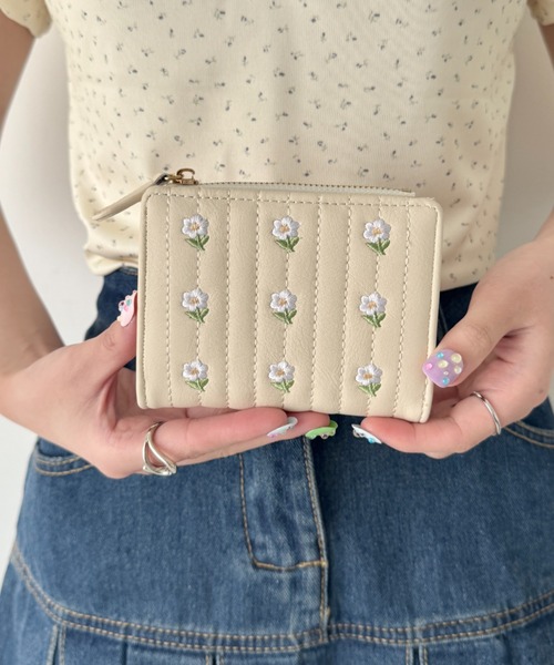 ひまわり刺繍 二つ折り財布 ピンク 大人気】チェリー刺繍 二つ折り財布 ピンク カードケース - メルカリ
