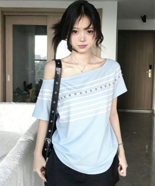tシャツ 半袖 水色ボーダー片肩オフショルダースタッズ付きルーズ T