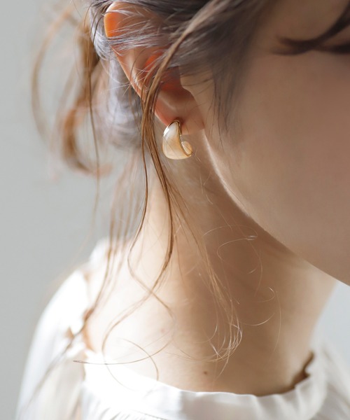 ANEMONE（アネモネ） ピアス つやつやプレートのシックカラーピアス