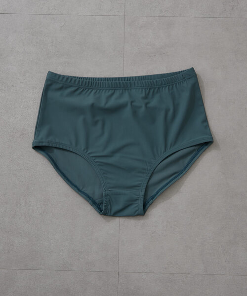 【美品】earthy スイムウェア earthy（アーシー）の「【UVカット】スイムショートパンツ