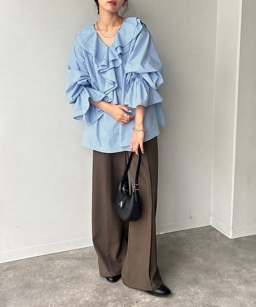 新品試着のみ✨ 定価3.3万円 デパリエ 23SS ラッフルブラウス フリル36 ラッフルフリルブラウス(36サイズ 黒): レディース｜メーカーズシャツ