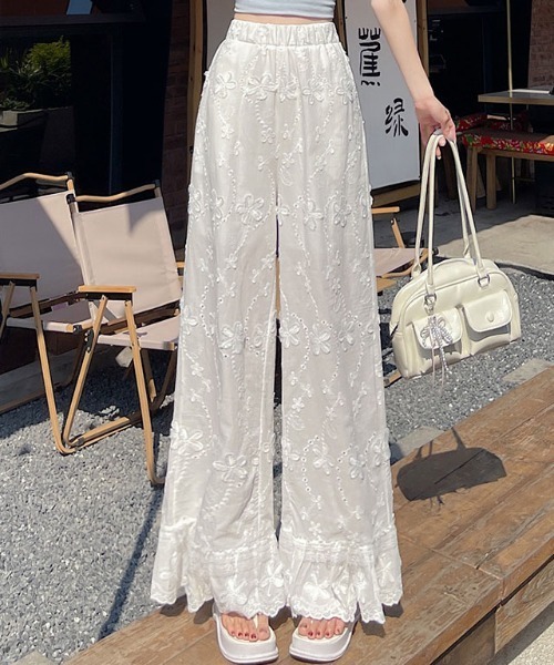 ＆soiree（アンドソワレ） ワイドパンツ パンツ フラワーモチーフ付き