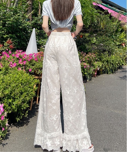 ＆soiree（アンドソワレ） ワイドパンツ パンツ フラワーモチーフ付き