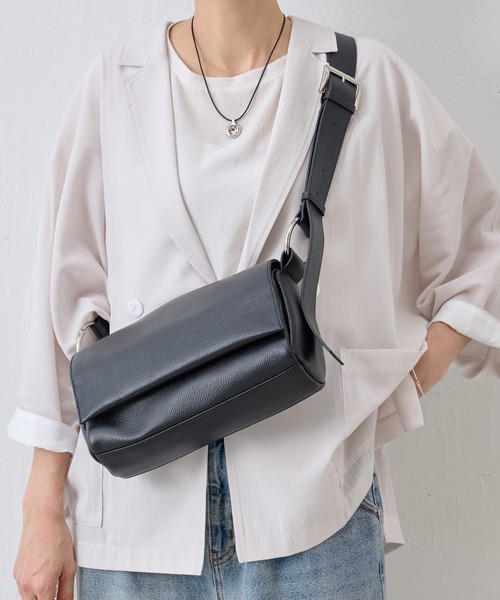 BEARDSLEY ショルダーバッグ バッグ レザーボディバッグ