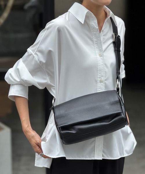 BEARDSLEY ショルダーバッグ バッグ レザーボディバッグ